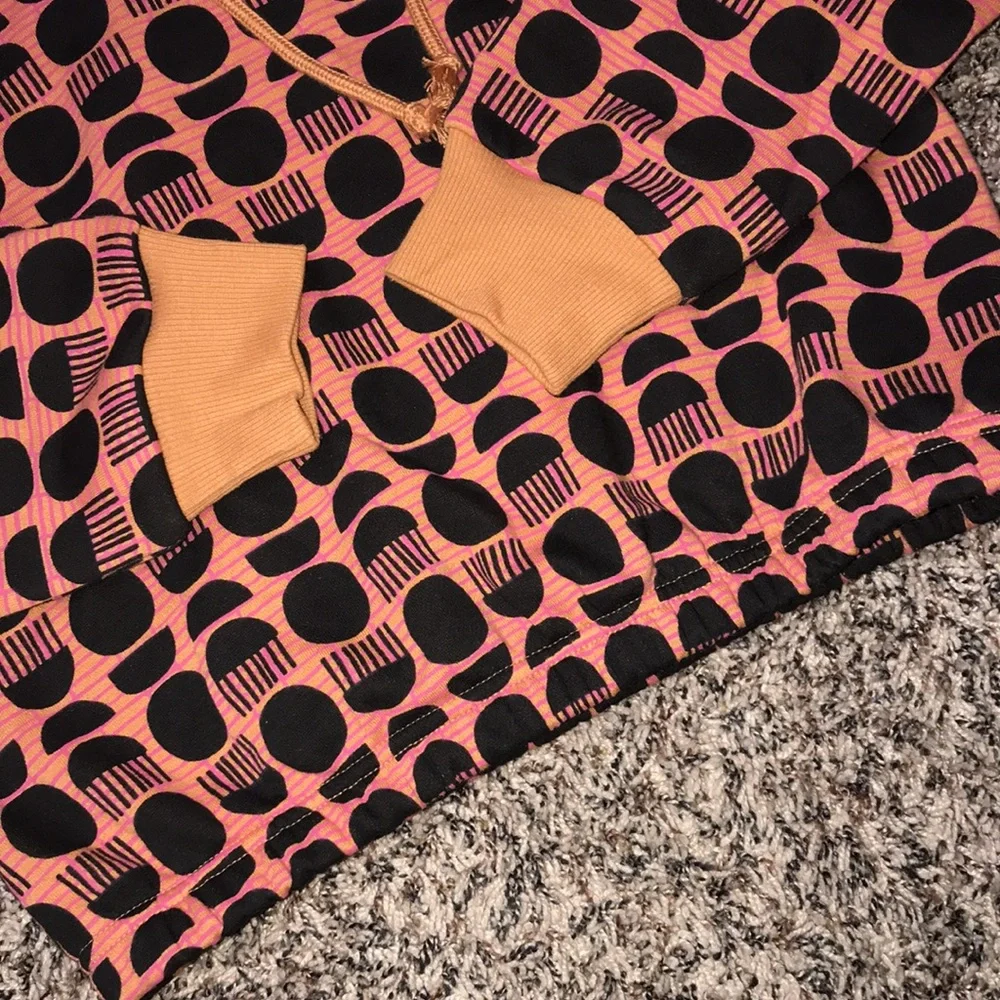 🆕Target Cinched Waist Woman’s Graphic Tan and Black Hoodie Var Sizes Avail | NWT - Picture 2 of 5